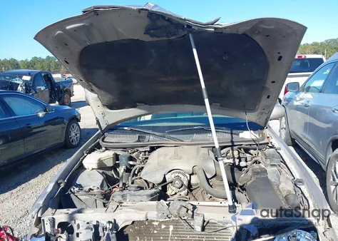 2000 Lincoln Town Car Executive from USA, damaged, VIN 1LNHM81W0YY843794